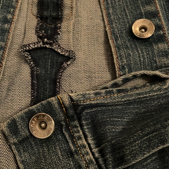 Gap size medium jean jacket. Denim, classic, coastal, preppy, classic. - Picture 4 of 8